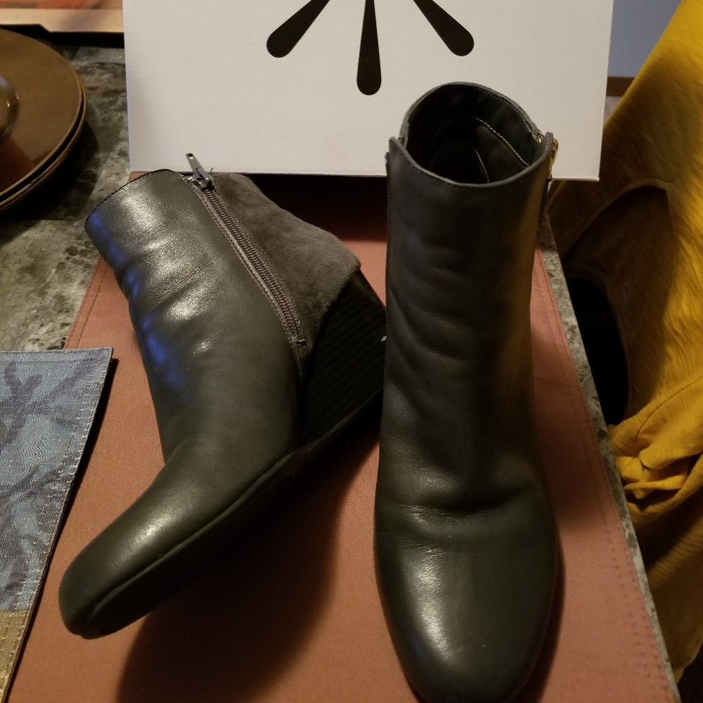 Isaac Mizrahi leather/suede boots 7.5